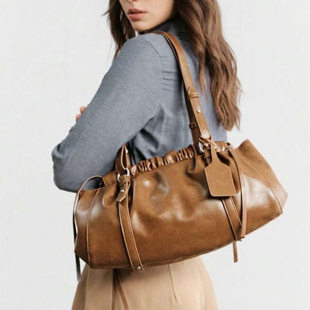 Pu Leather Shoulder Bag in Brown